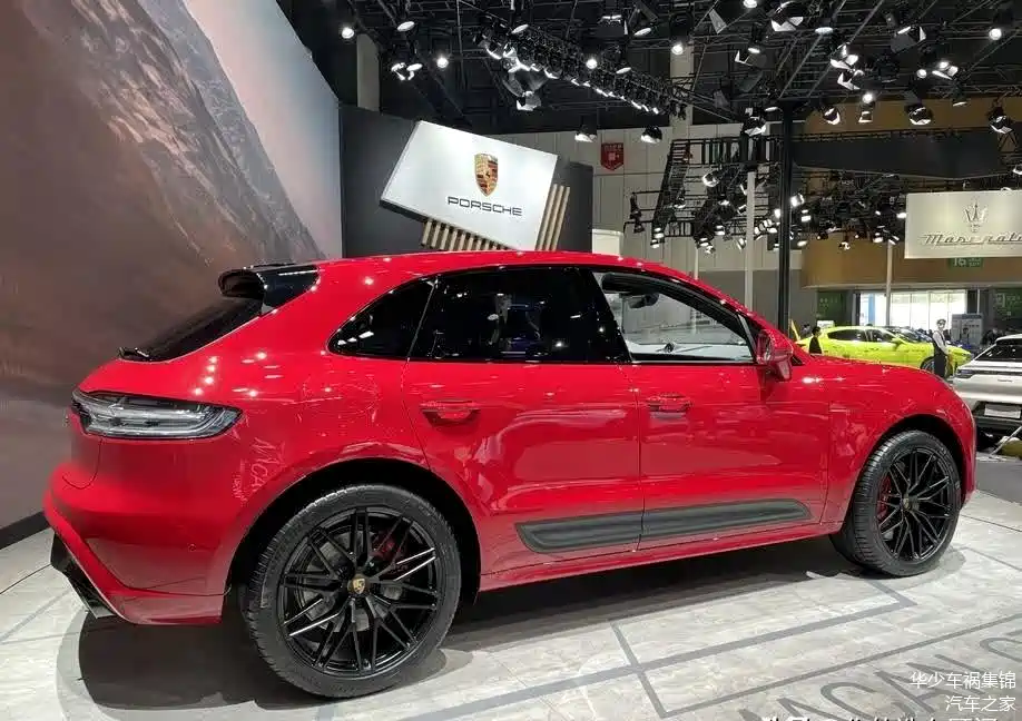 2021成都车展:保时捷入门豪华suv改款了,新款保时捷macan亮相