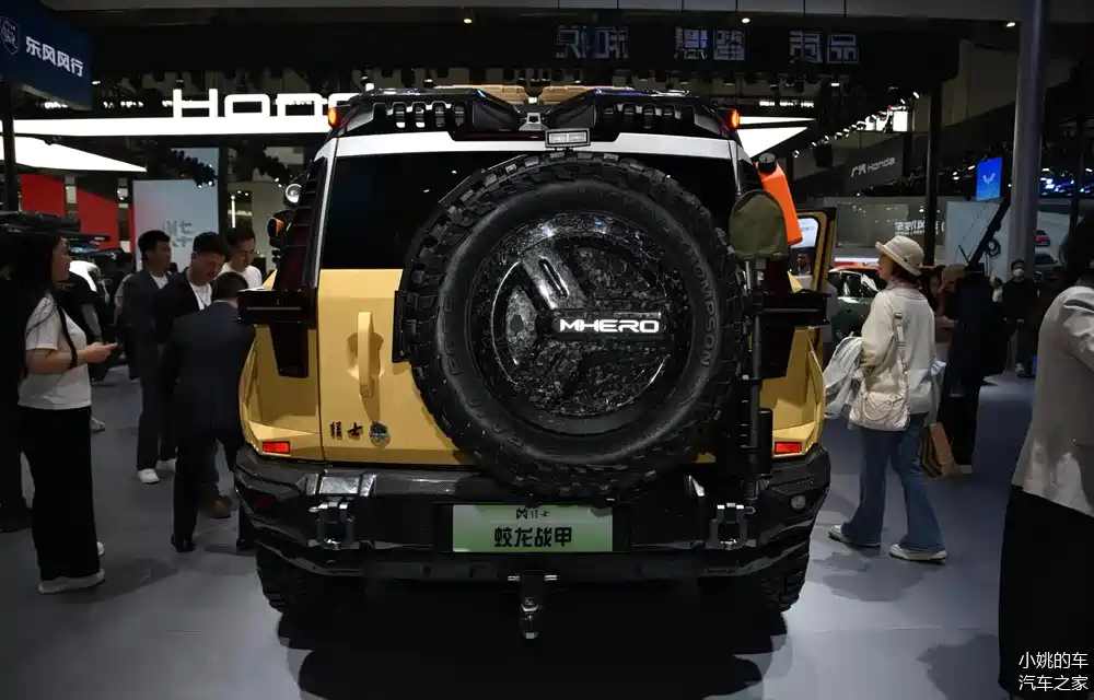 猛士917正式亮相,沙漠风暴黄军事涂装 车顶拓展平台,值得一看!