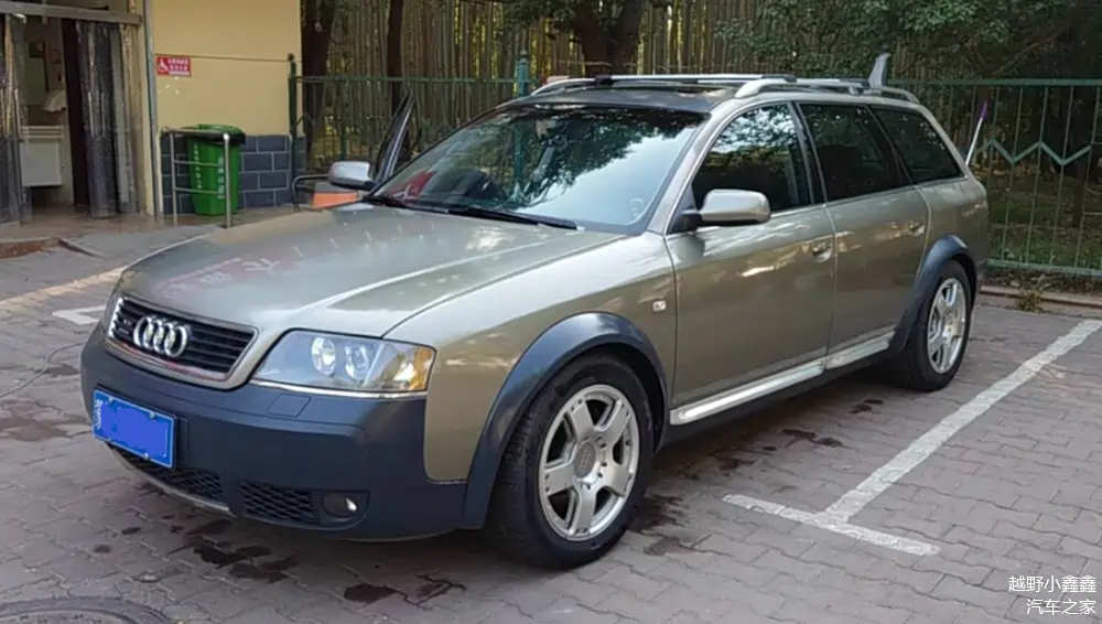 内蒙古遇到05年的奥迪草原狼,四驱 空气悬架,8缸强悍越野旅行车