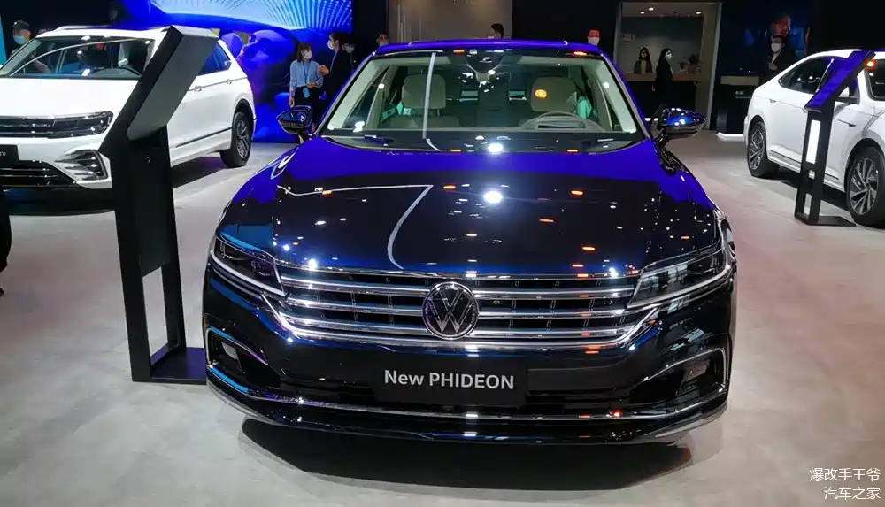 这次的北京车展,上汽大众带来了中期改款的新辉昂.