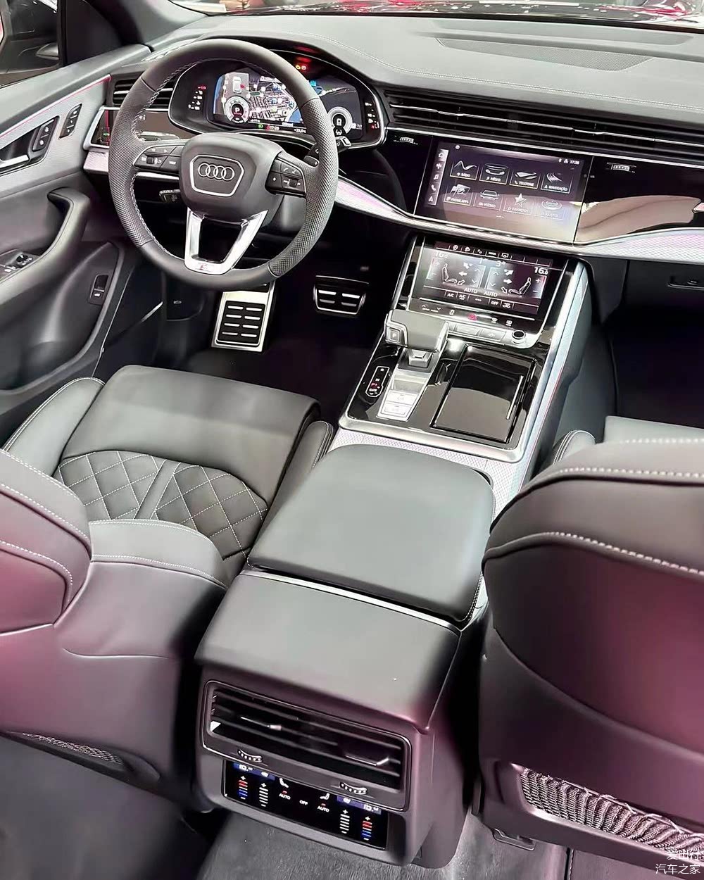 奥迪q8新款实车亮相!外观内饰焕新,动力强劲,驾驶体验再升级!
