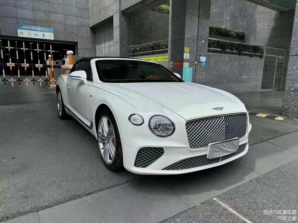 2023年宾利欧陆gtc敞篷轿跑 美女一手车 2万公里