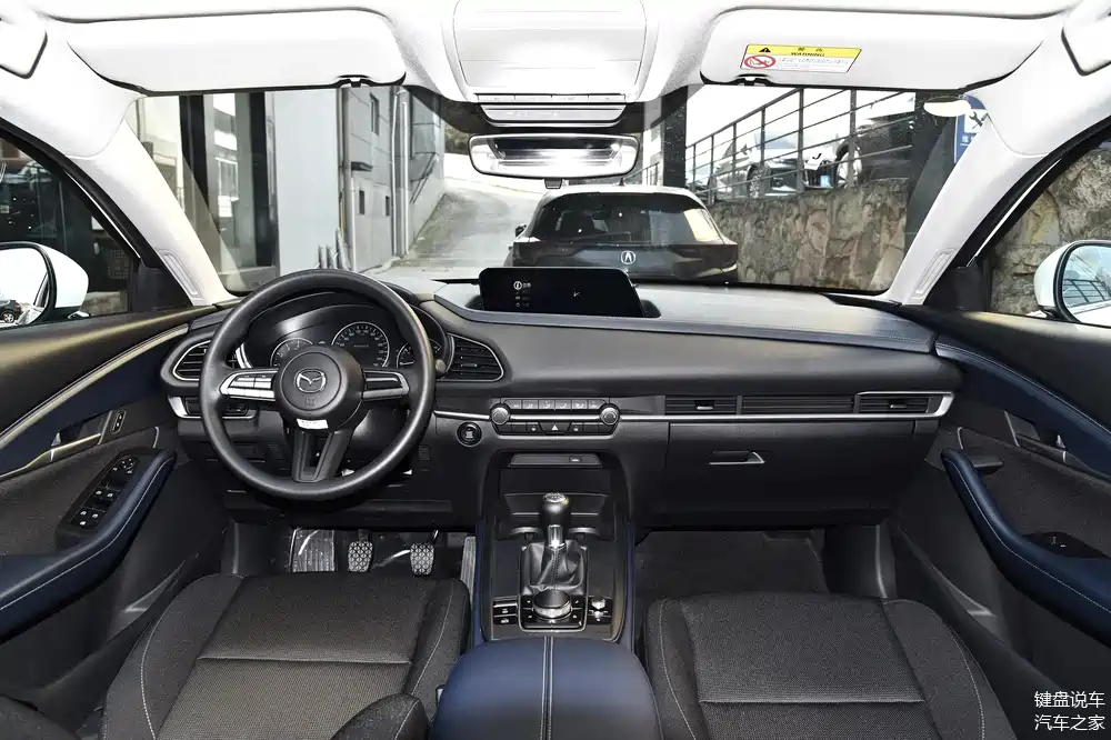 马自达cx-30售价9.99万元,2.0l 6mt,十万以内最好玩的手动挡?