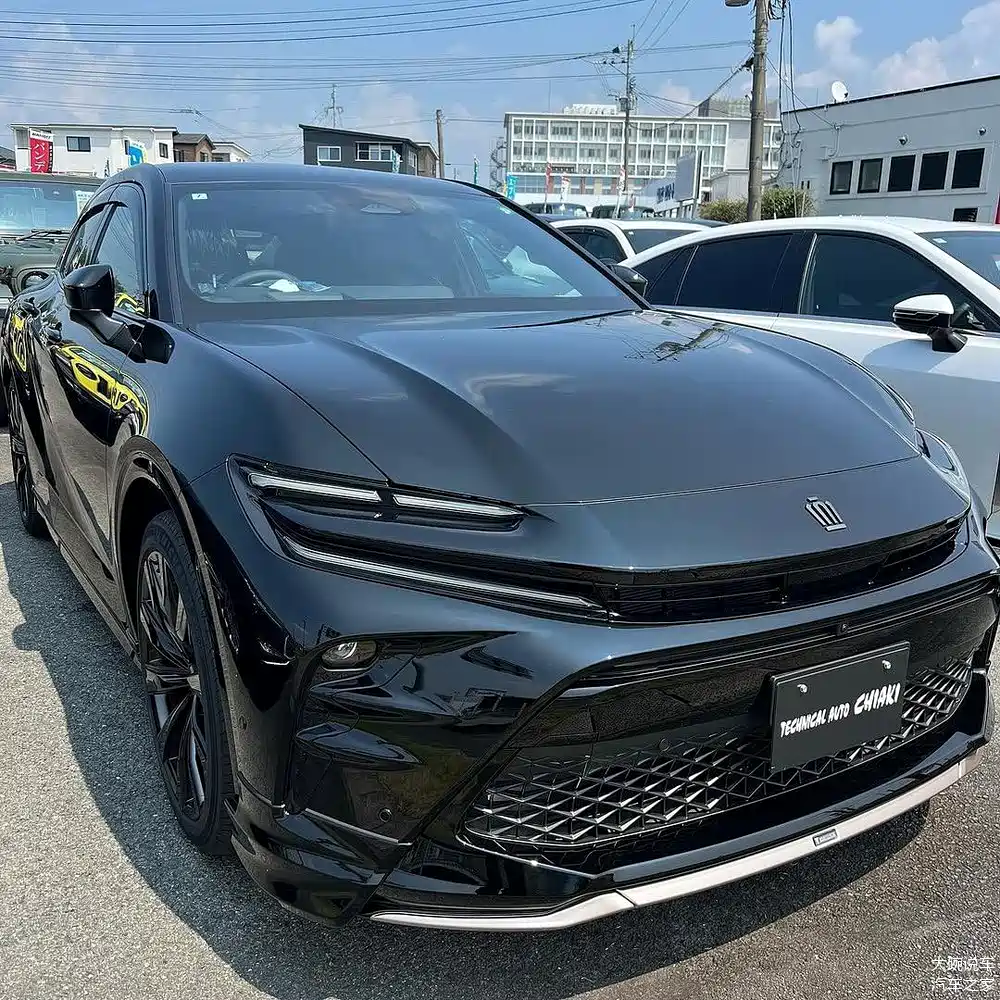 全新丰田皇冠sport 动感的外观 家族化的内饰