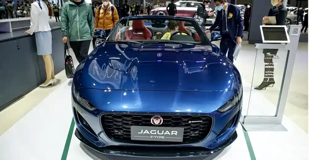 符合年轻用户需求捷豹xel改款后,不仅外观更加凌厉,满足了当下年轻