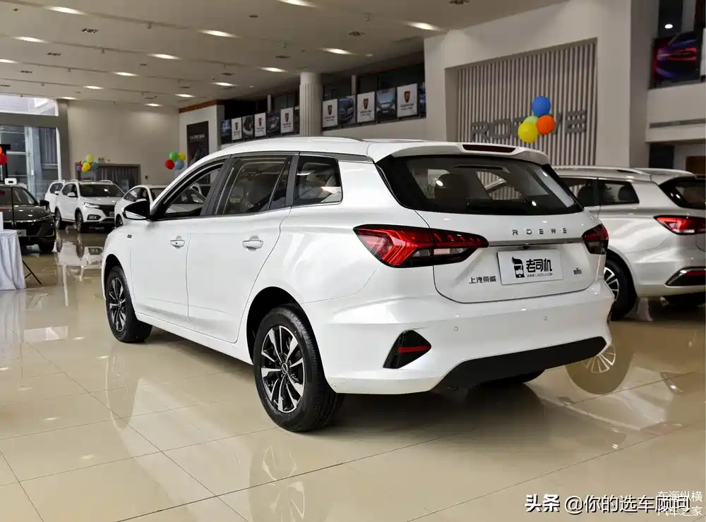 充满能跑501km,这款低价电动车有半小时快充,实拍荣威ei5