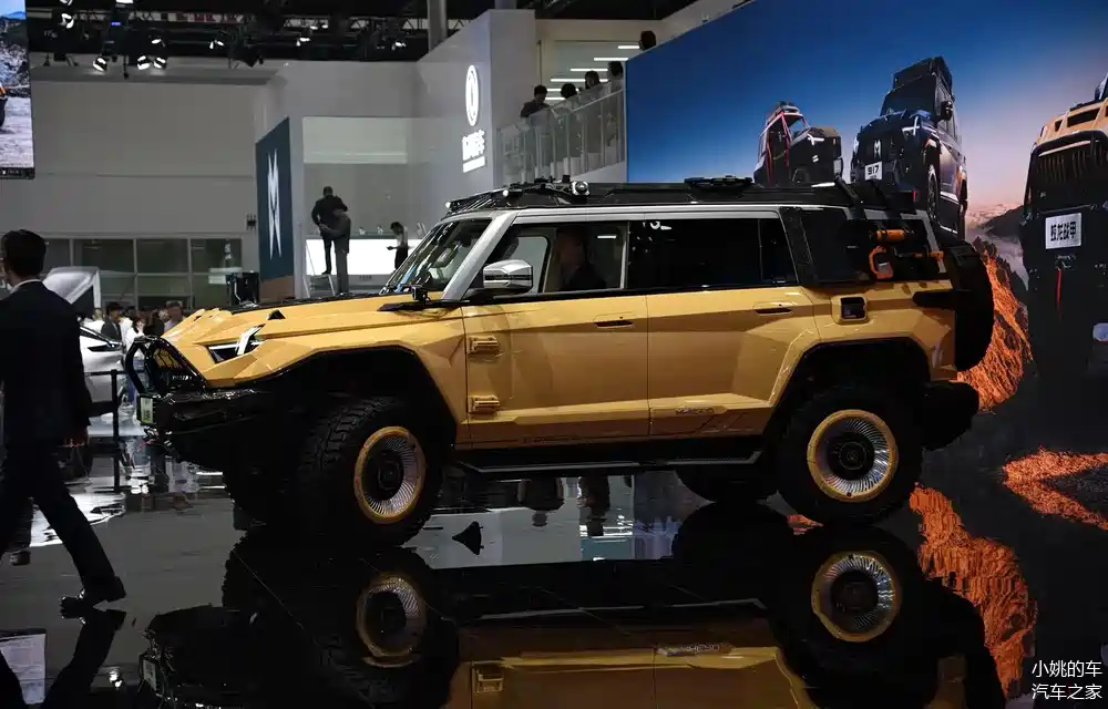 猛士917正式亮相,沙漠风暴黄军事涂装 车顶拓展平台,值得一看!