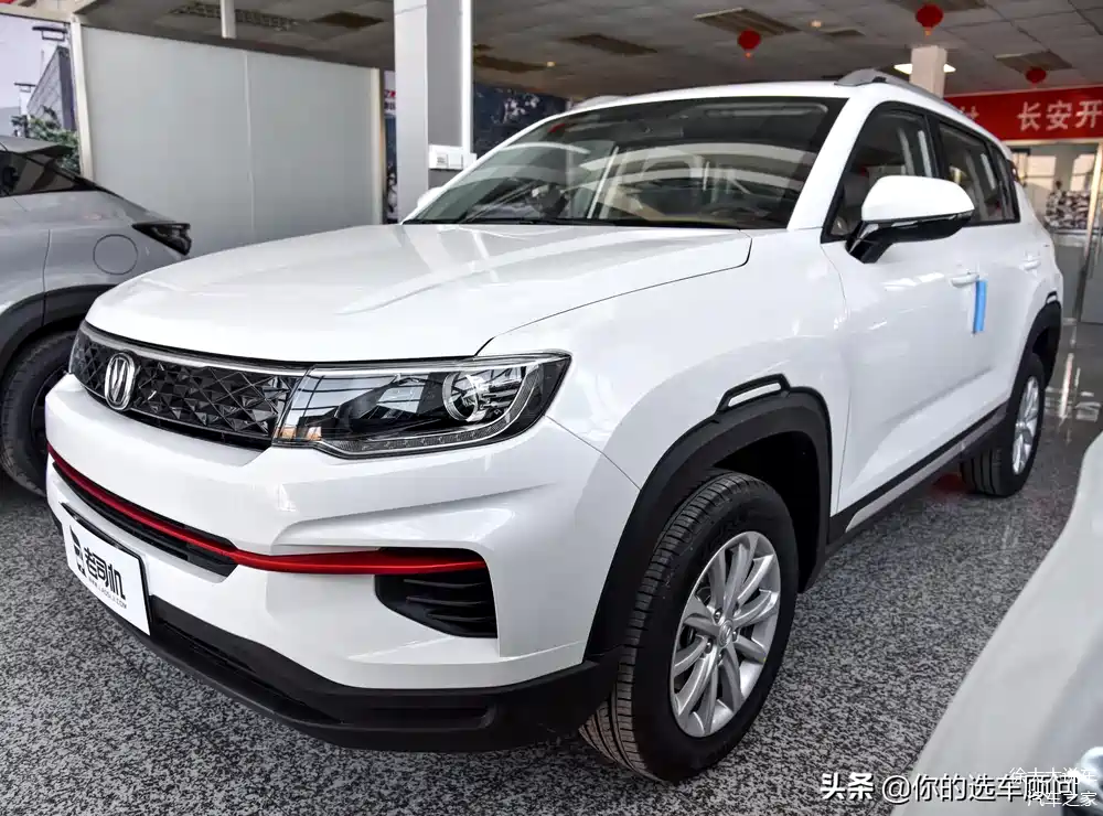 宽度超过1米8,9万不到带自动挡,带你看长安cs35plus