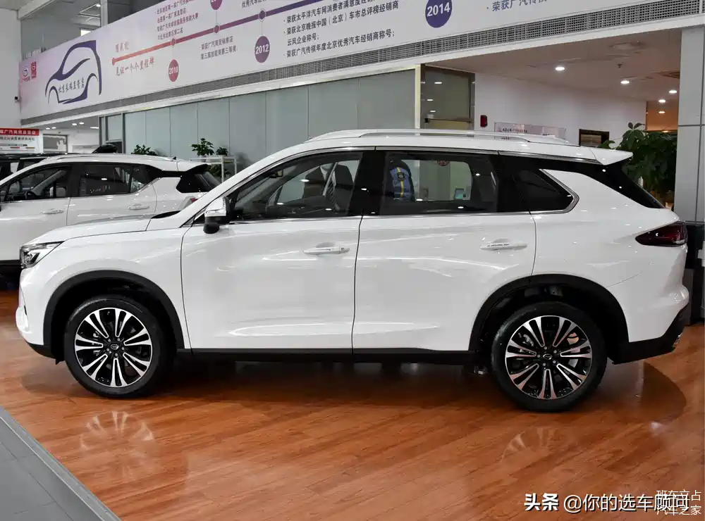 实拍传祺gs5,外形漂亮的中型suv,配置高,买了不吃亏