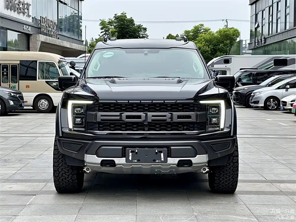福特猛禽勇猛者:豪华与力量的象征