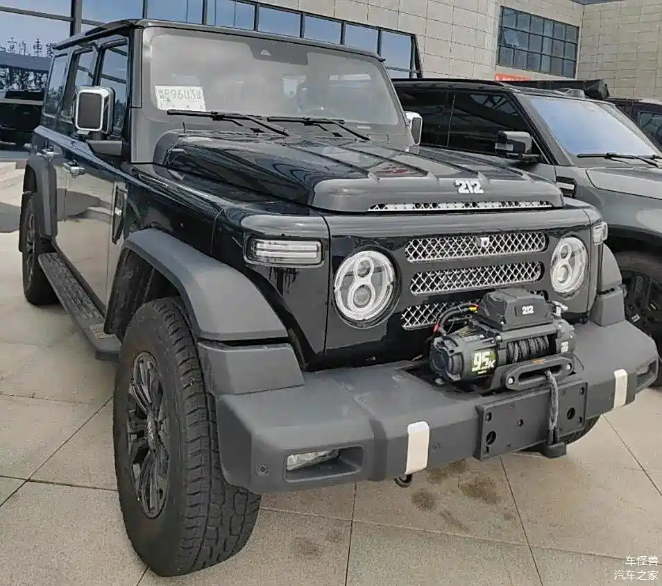 黑色涂装显霸气,全新212实车亮相!配2.0t 四驱,越野性能出众!