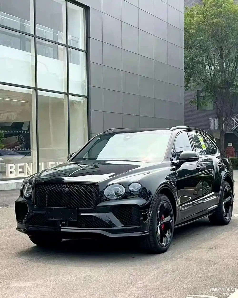 宾利 添越s 黑色现车