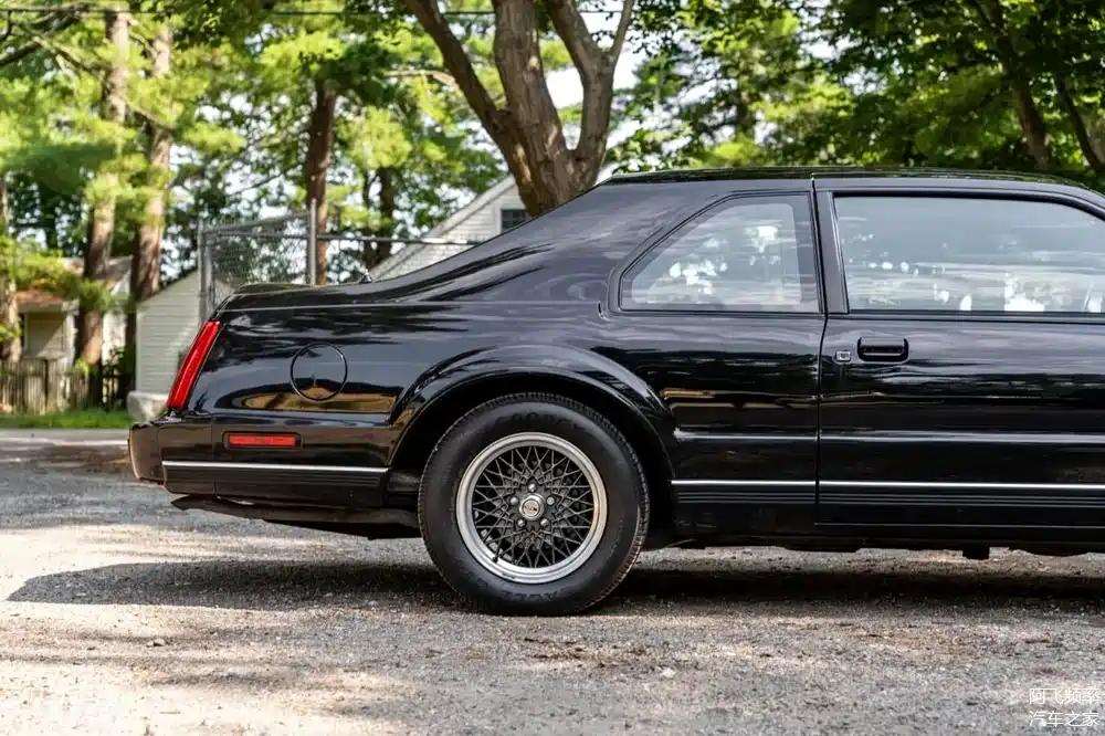 1992年的林肯大陆mark vii豪华跑车,使用32年后竟然没人要?