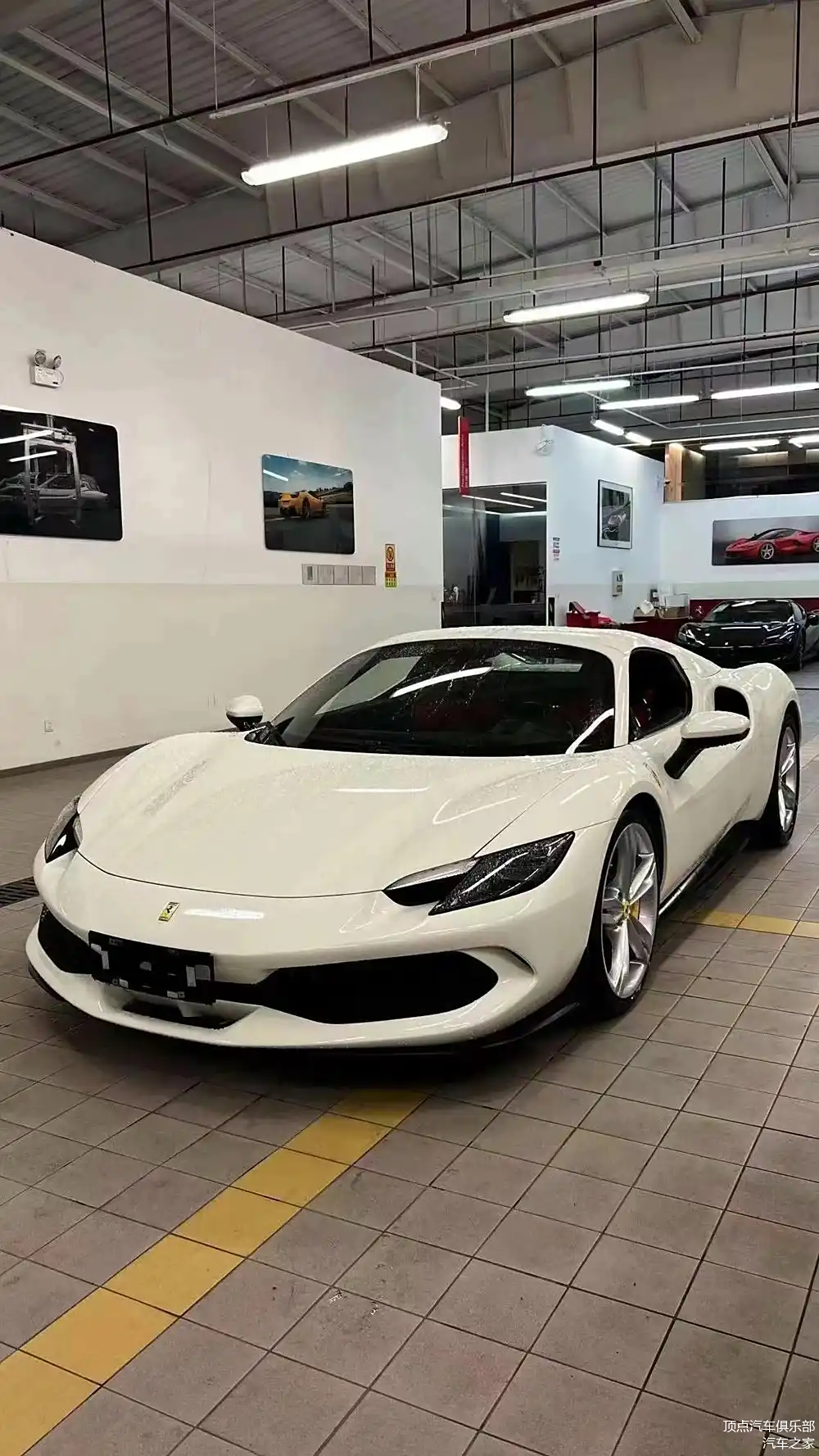 法拉利296gts白红现车