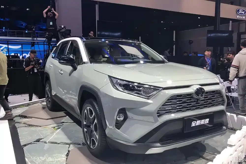 丰田超值suv!16万落地,油耗低至4毛,耐用20年,热销1.2万台