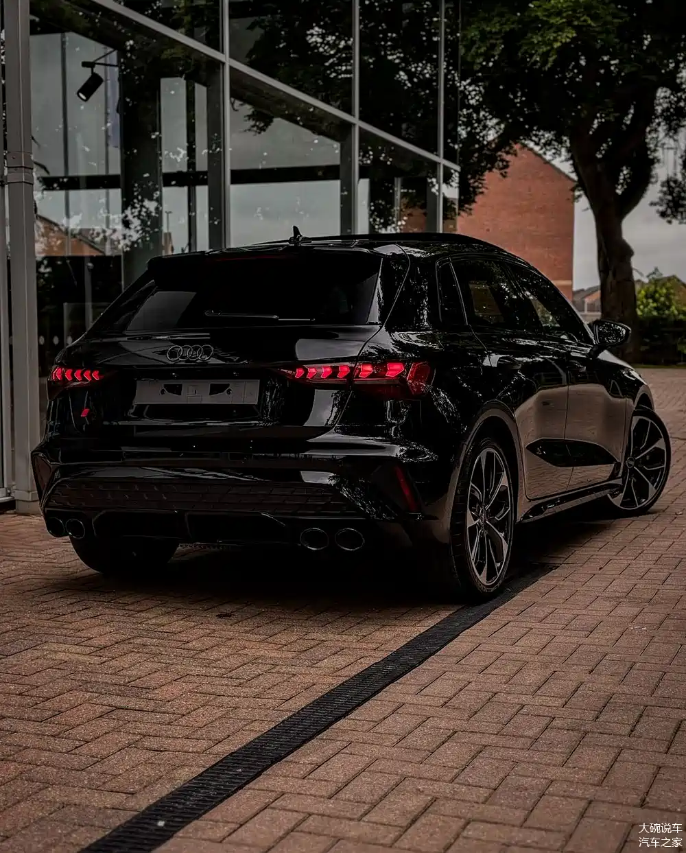 新款奥迪s3 黑武士版本 低调的性能范