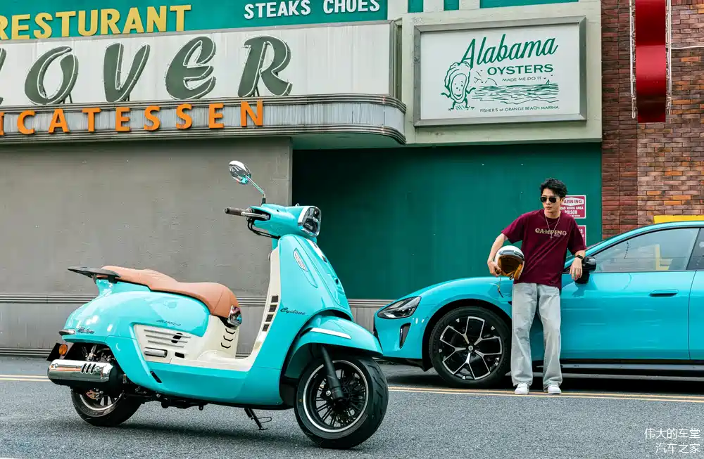 售16988元,赛科龙旗舰踏板上市,马力24.5匹,加一次油跑400公里