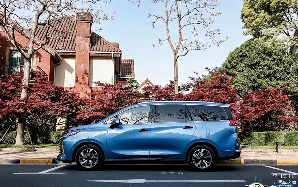 高能科技智能出行新体验试驾上汽大通maxusg50plus