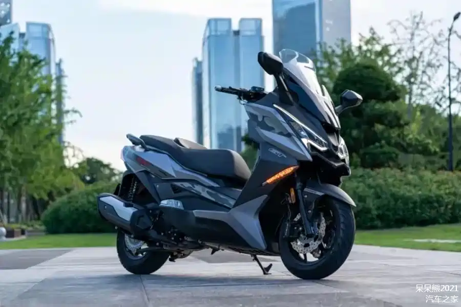 力刻2024款318gt上市,国产大踏板 全新350cc发动机,售价25980元_车家