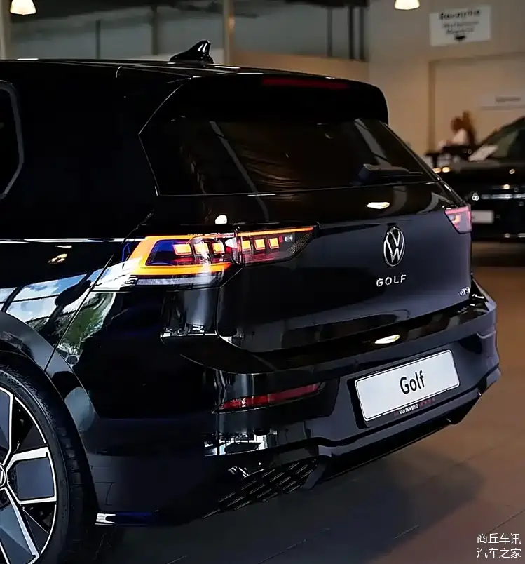 大众高尔夫黑化版惊艳亮相:全黑化外观酷炫拉风!