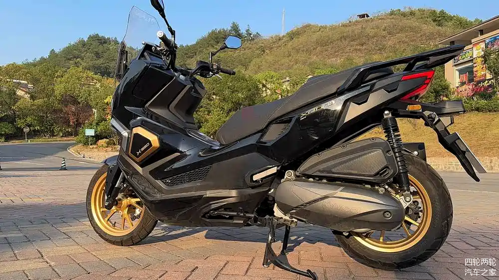 光阳赛艇x350 adv,全网首测,一台操控优秀的大踏板!