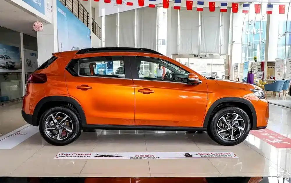 好看又好开的合资suv,仅售11.39万,百公里油耗5l,雪铁龙c3-xr