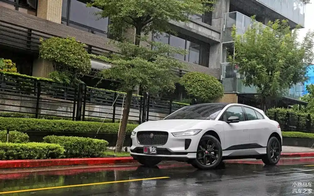 捷豹首款纯电动车i-pace,未上市已经获得很多奖!