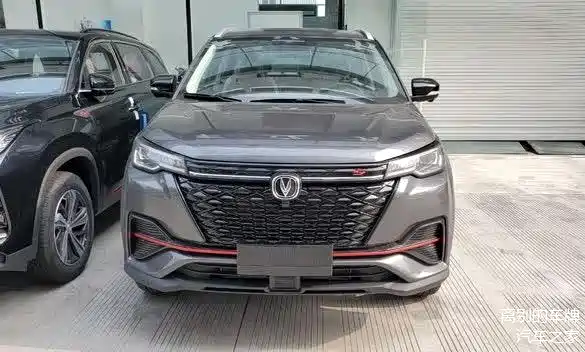 长安cs55plus蓝鲸版实车到店,灰色涂装获好评,标配6安全气囊