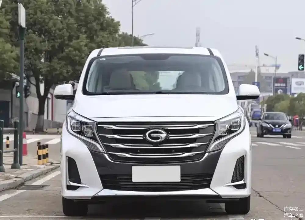 广汽传祺则更侧重于商务类型,旗下的gm8