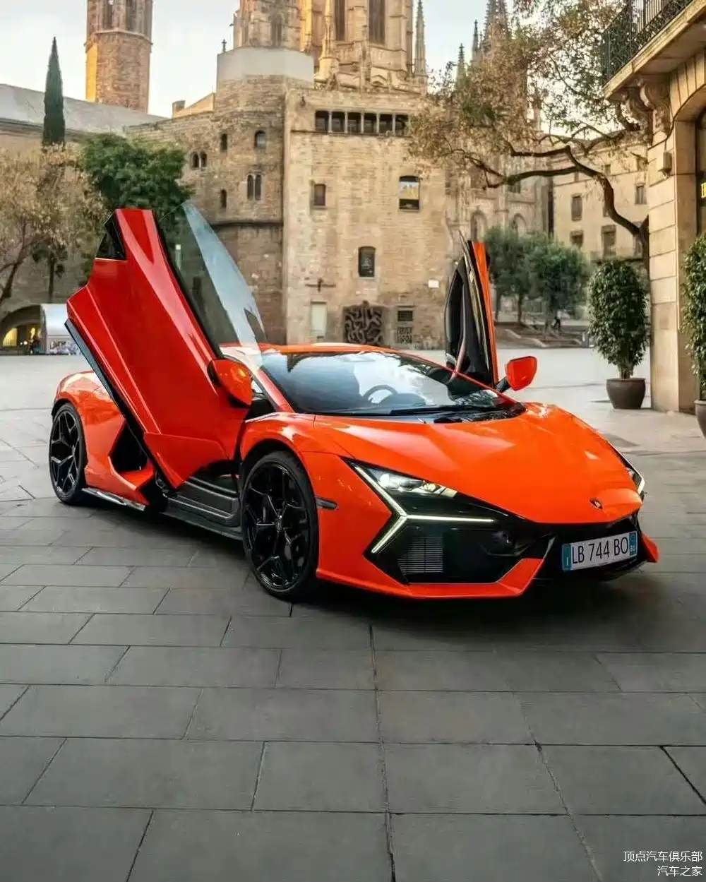 巴塞罗那的秋 兰博基尼revuelto_车家号_发现车生活_汽车之家