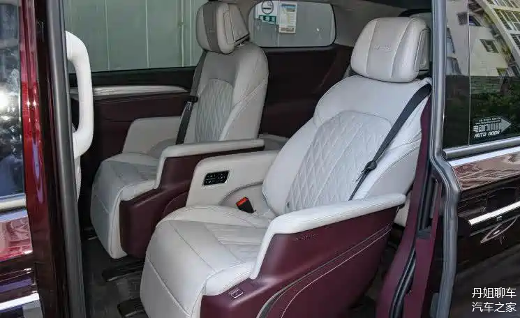 别克gl8正式改款,新型前脸 空气套件,气场差点超越埃尔法