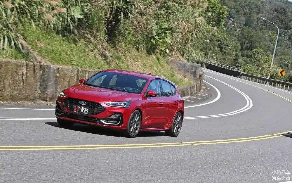 福特小改款福克斯st-line,也是一枚小钢炮!