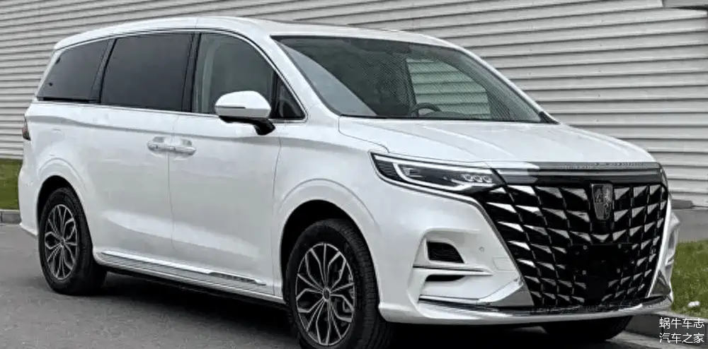 dmh是在荣威imax8(参数|询价)的基础上增加的插混车型,标准的中大型