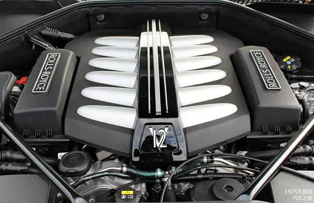 75l的双涡轮增压v12缸发动机引擎,其中最大马力为572ps,最大扭矩为850