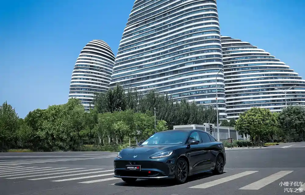 华为加持,极狐阿尔法s全新hi版驾驶辅助功能真实道路体验