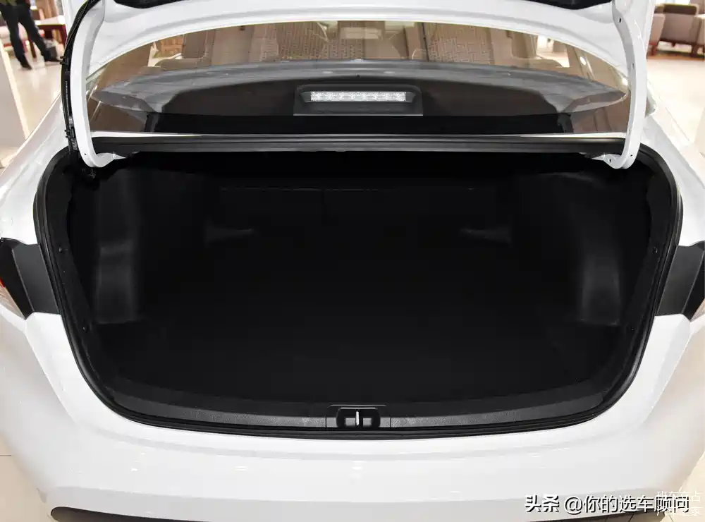 1.5l 自动挡,5.1l油耗日系省钱高口碑实用家轿,带你看丰田雷凌