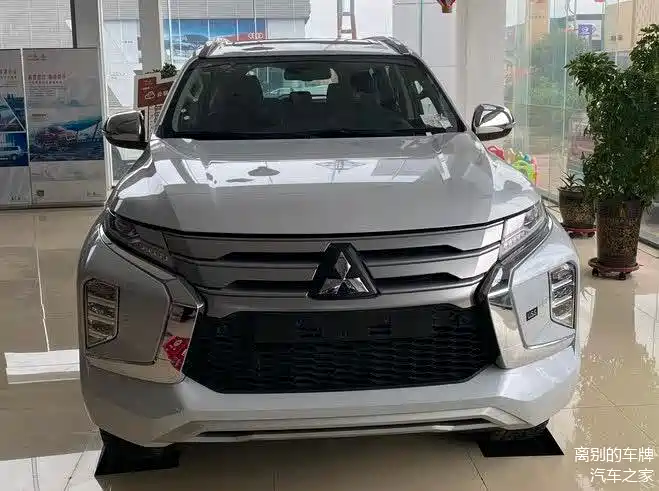 2020款三菱帕杰罗·劲畅到店,轴距2800mm配7座,3.5l爆发209马力