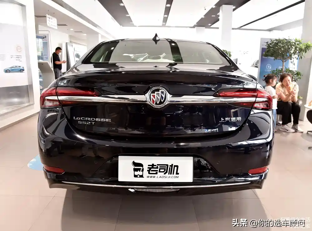 豪华大轿车价格不贵,增压 9at自动挡油耗才6.5l,带你看别克君越