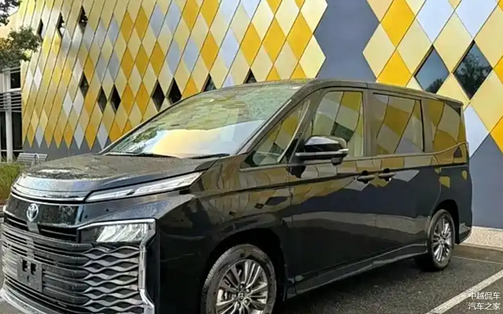 丰田voxy全新升级,家用紧凑mpv市场新宠儿