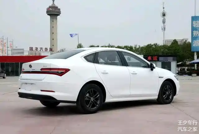 颜王比亚迪秦pro,7万起价,带智能驾驶,8秒破百比肩思域?