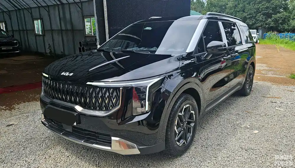 国产在即!新一代起亚嘉华7座mpv实车亮相