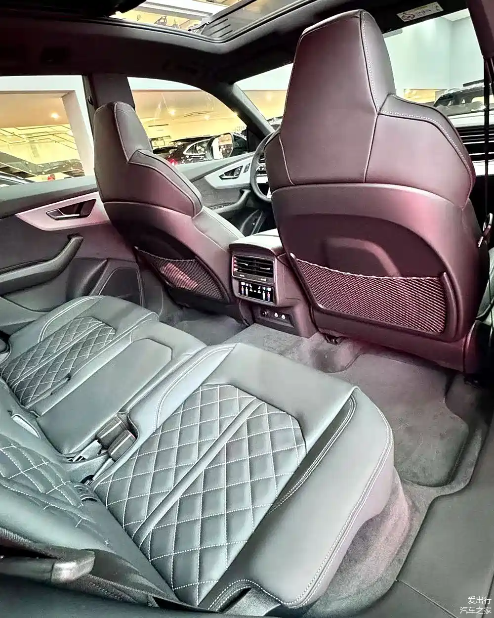 奥迪q8新款实车亮相!外观内饰焕新,动力强劲,驾驶体验再升级!