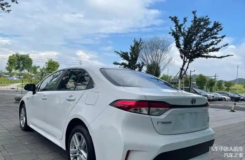 丰田雷凌:跌至10.09万,一箱油跑870km,30天卖了11397辆