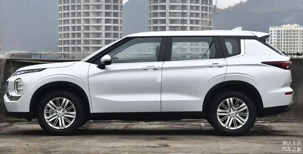 三菱重磅suv,还有7座 轻混!16.98万起,23款欧蓝德解析