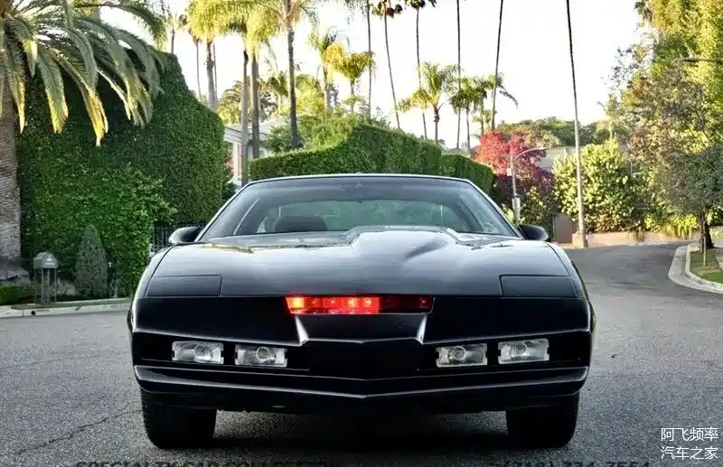 《霹雳游侠》最强周边?主演霍夫认证1982庞蒂亚克trans am kitt