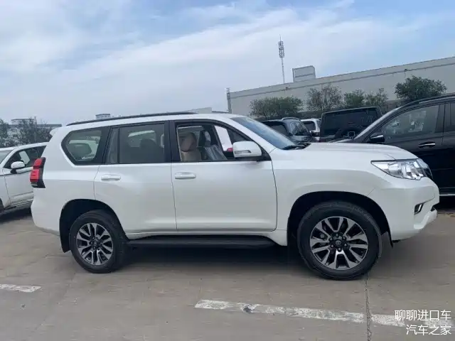 24款丰田霸道4000 4.0汽油 gxr 迪拜版 港口现车63万