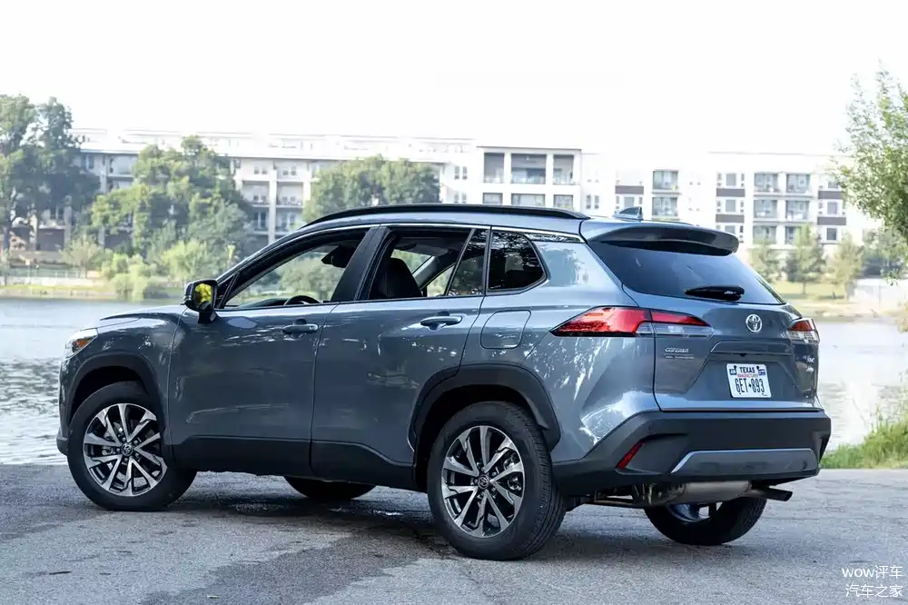 卡罗拉锐放 中期改款 渲染图,前脸风格变硬朗