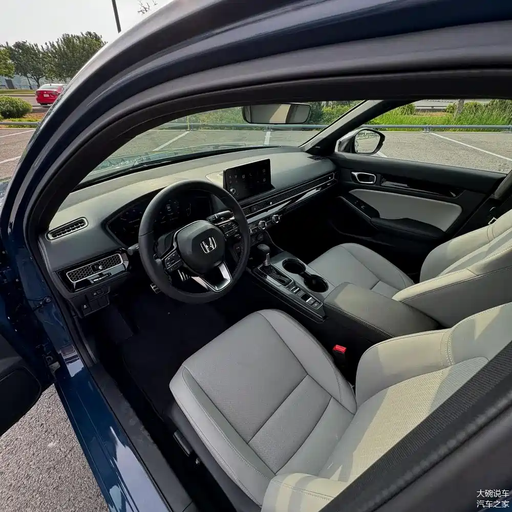 新款本田思域海外版 前脸硬朗 运动的家轿 有实力