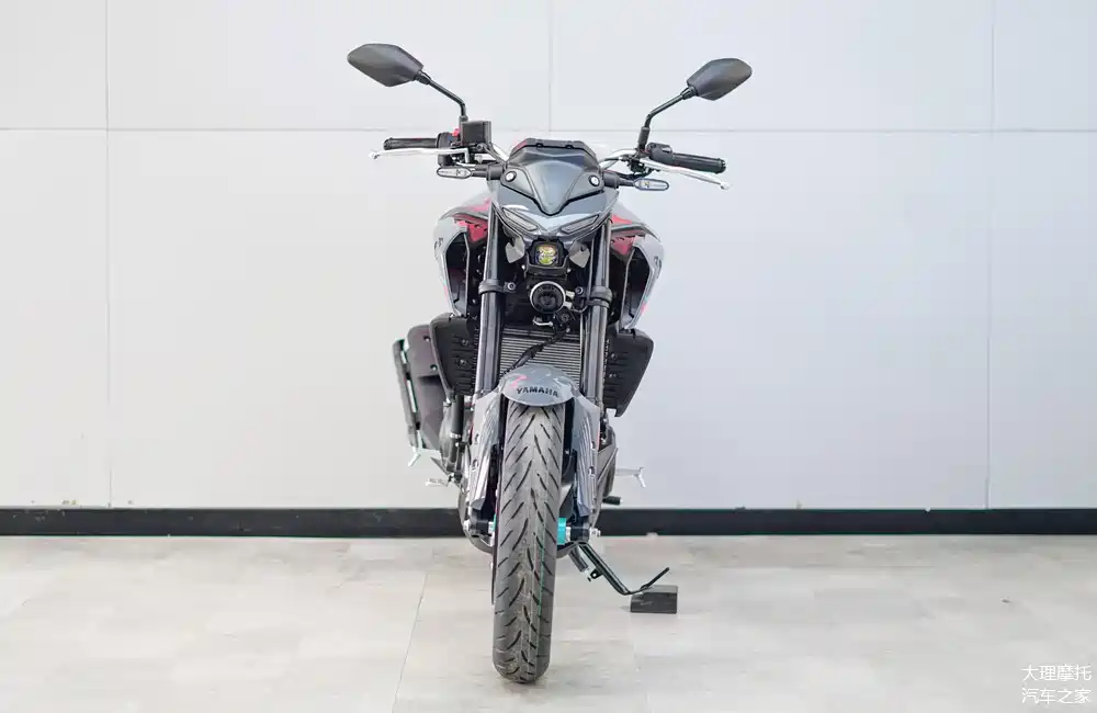 印尼进口,雅马哈水冷双缸街车,马力41.3匹,极速可达200kmh