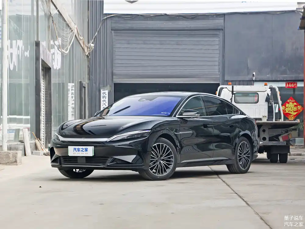在外观设计领域,比亚迪汉ev深刻诠释了品牌独有的"dragon face"设计